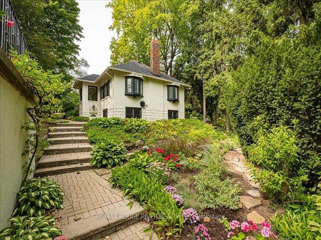11 Donwoods Dr